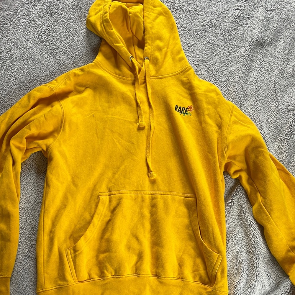 BOYS SMALL YELLOW SWEATSHIRT